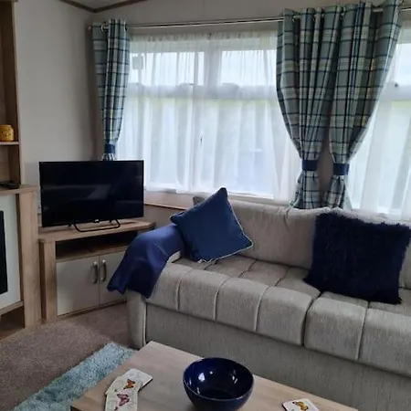 Georgia Knaresborough