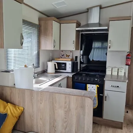 Georgia Knaresborough